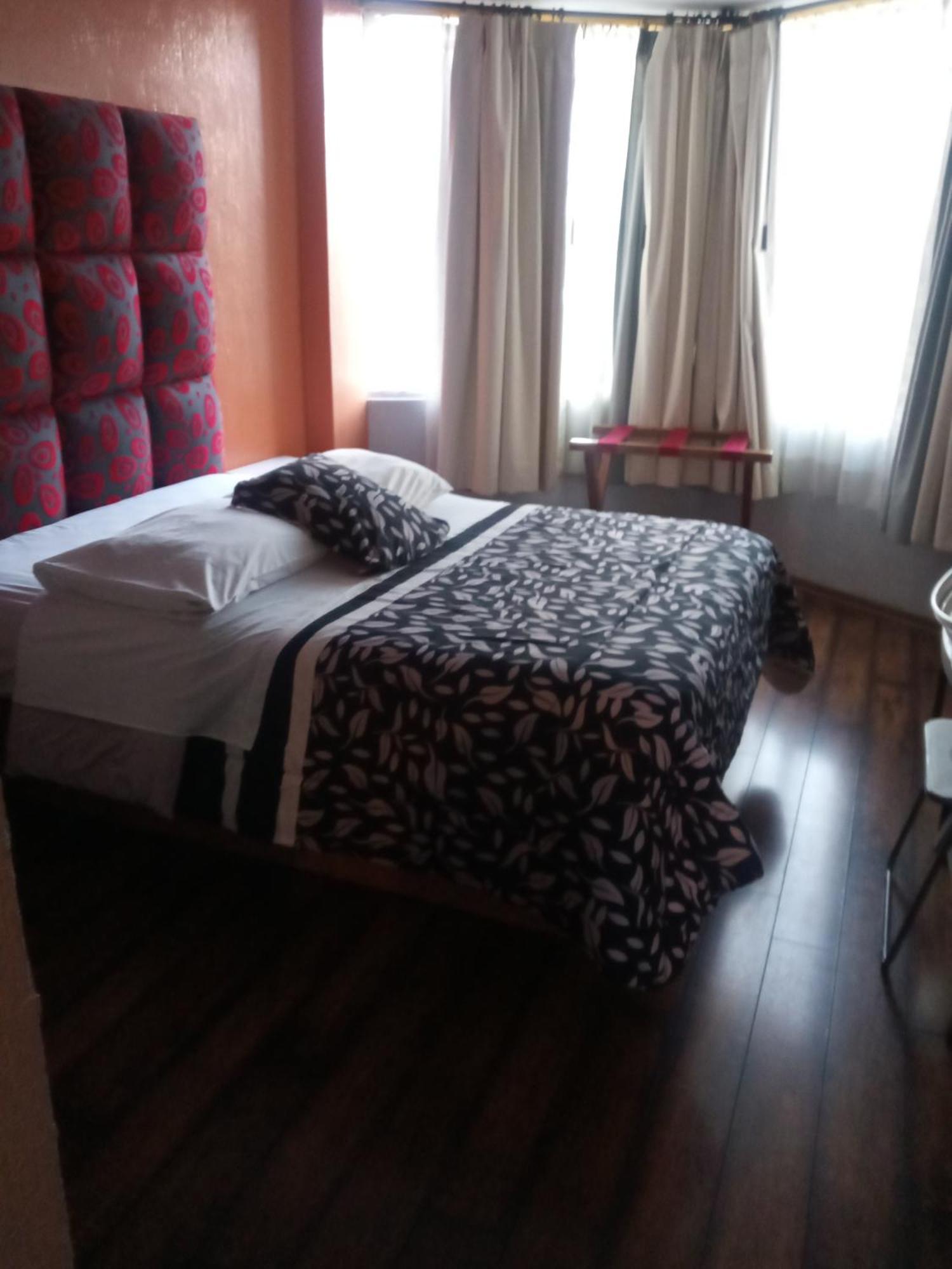 Hostal Capri Quito Buitenkant foto