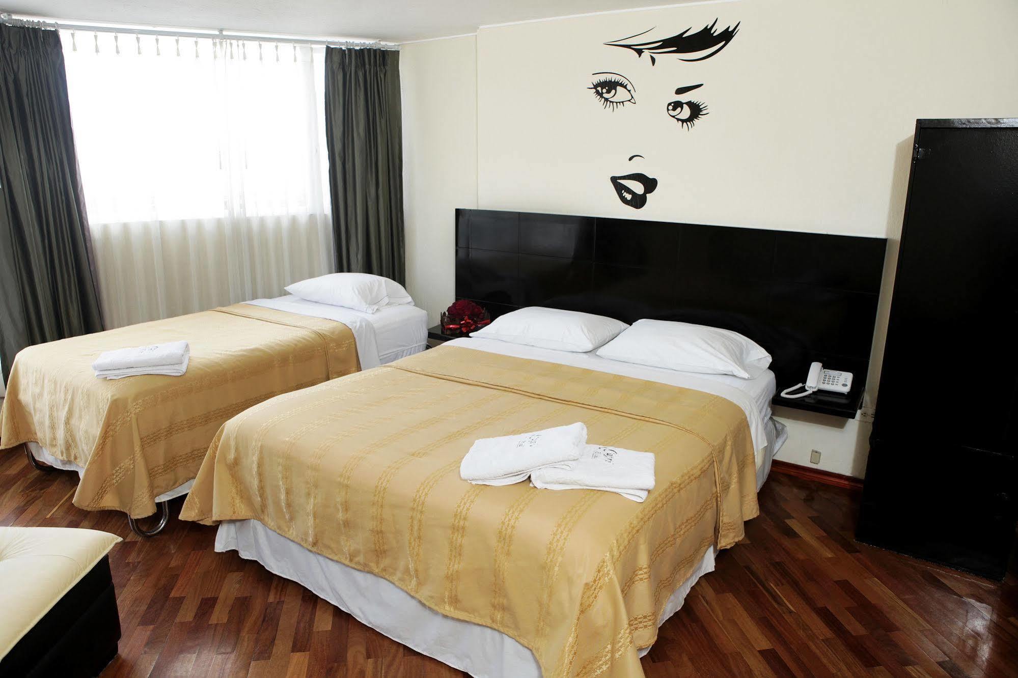 Hostal Capri Quito Buitenkant foto