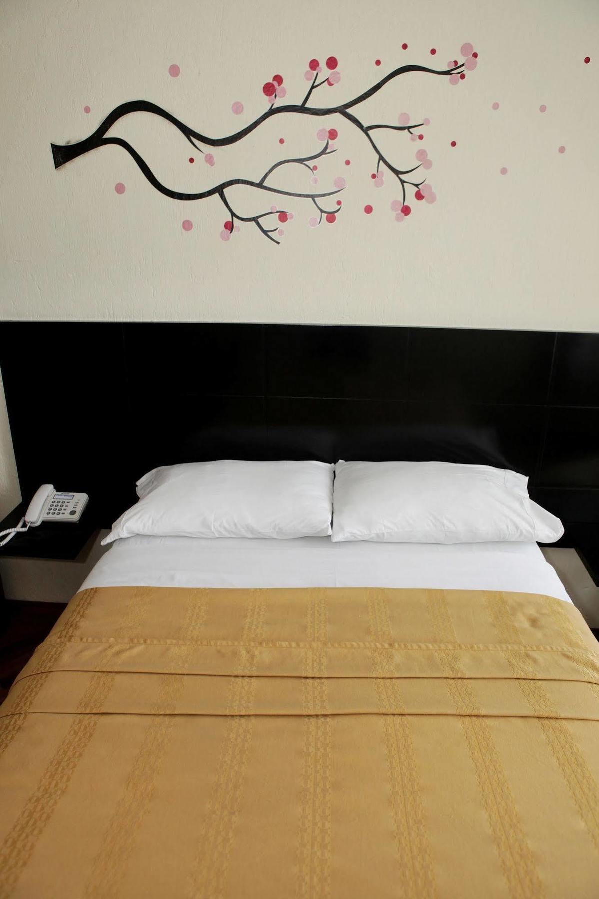 Hostal Capri Quito Buitenkant foto