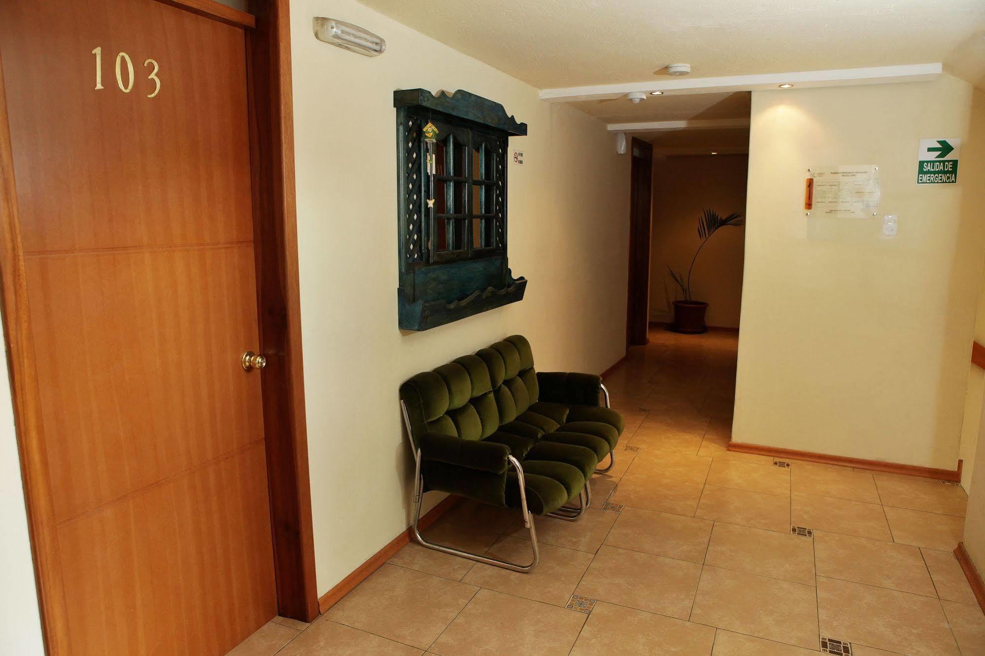 Hostal Capri Quito Buitenkant foto