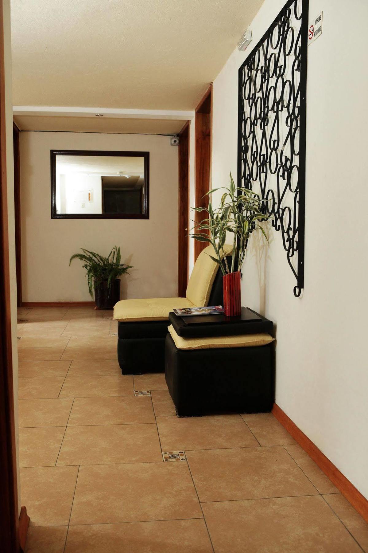Hostal Capri Quito Buitenkant foto