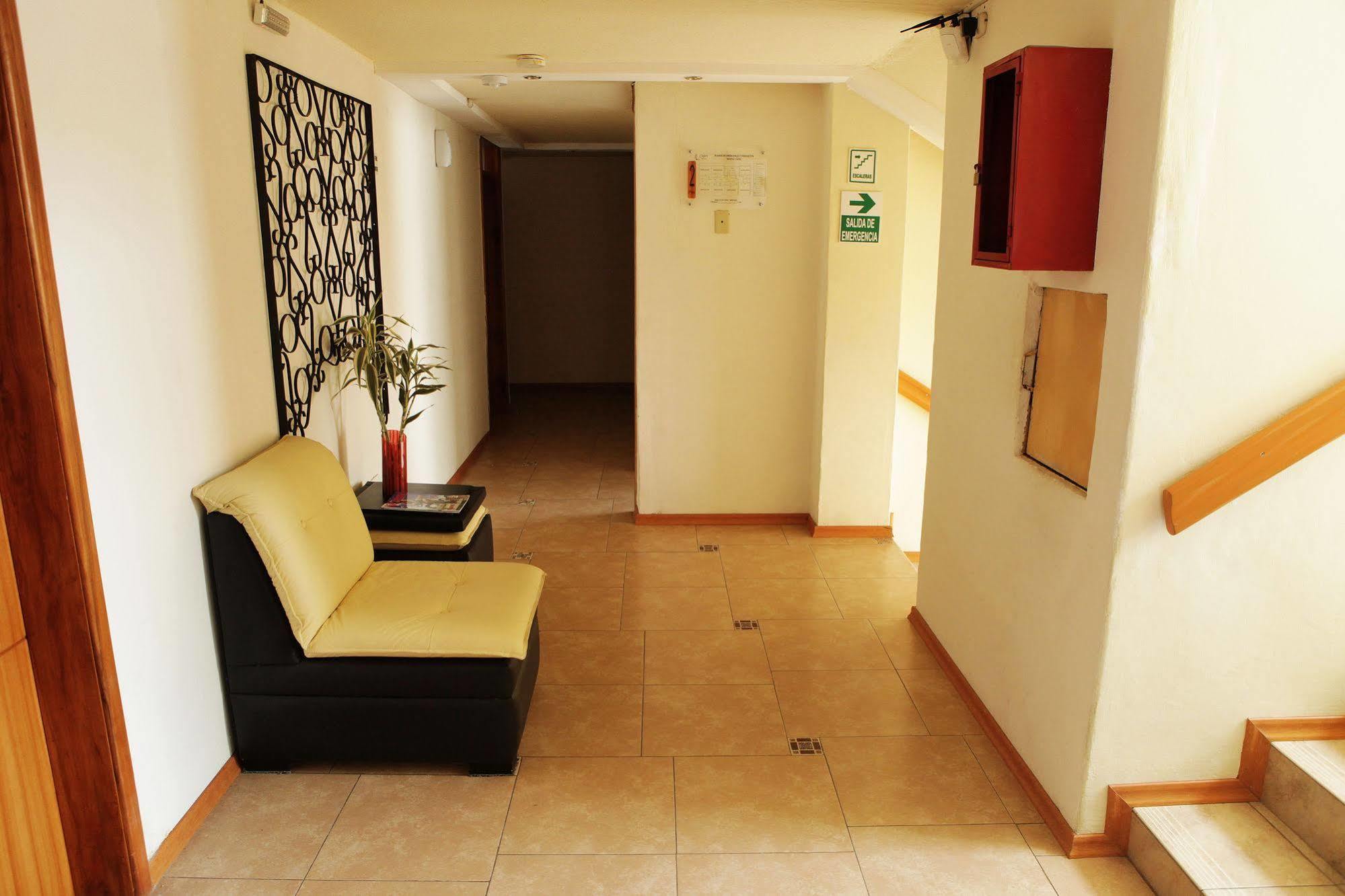 Hostal Capri Quito Buitenkant foto