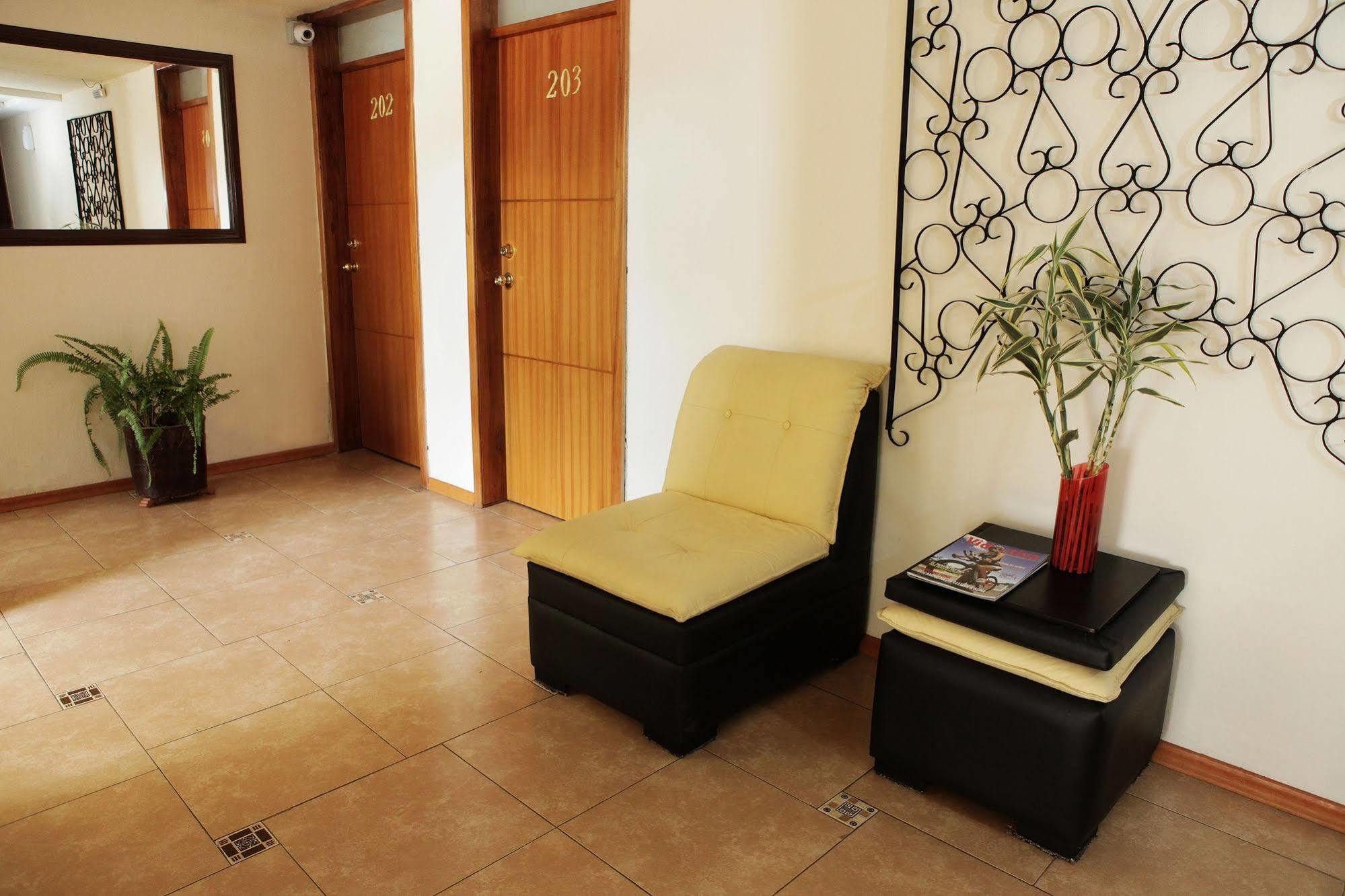 Hostal Capri Quito Buitenkant foto