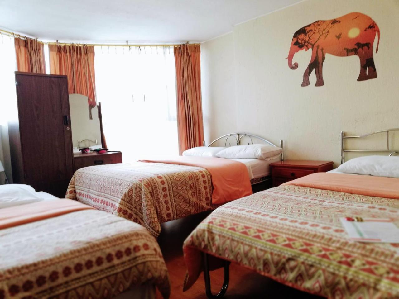 Hostal Capri Quito Buitenkant foto