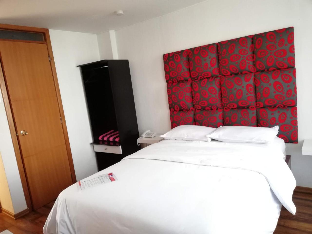 Hostal Capri Quito Buitenkant foto
