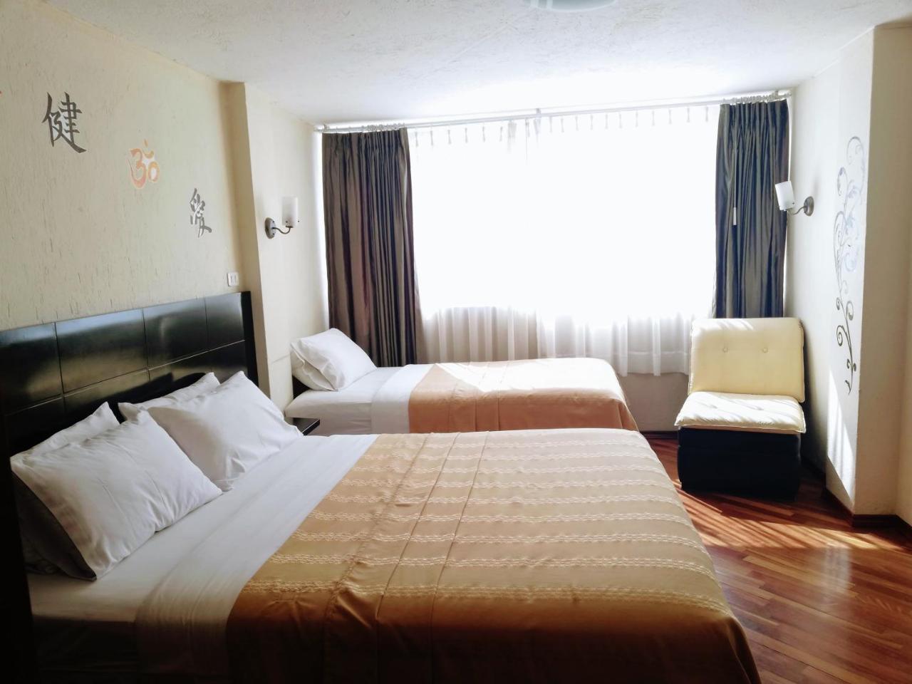 Hostal Capri Quito Buitenkant foto